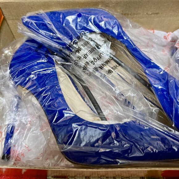 Sophisticated Blue Pointy Toe Suede Pumps! Size 8 4 inch heel. NWOT - Picture 9 of 9